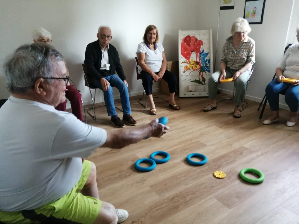 Jeux d'adresse et jeu de société "Perd pas la boule".